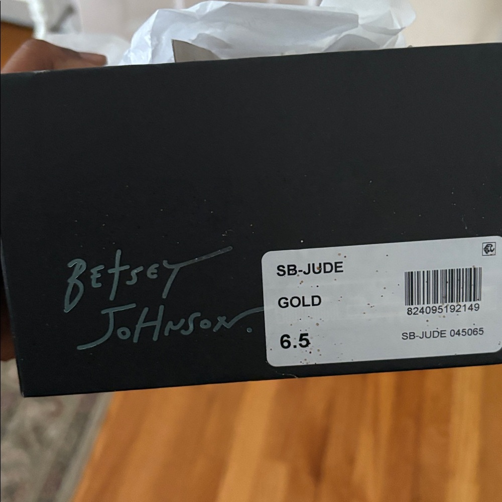 Betsey Johnson Gold Embellished Flats 6.5 - Picture 7 of 8
